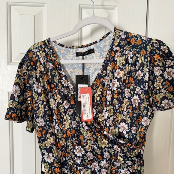 NWT MIKAROSE Janae Multi-Floral Flutter Sleeve Wrap Knee Length Dress - Picture 5 of 6